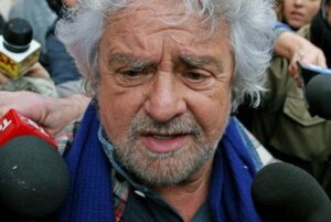 Beppe Grillo: "Basta campi rom e mendicanti in metro"
