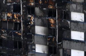 Incendio Londra, polizia: "Speriamo che le vittime siano meno di 100"