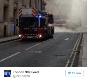 Fumo in strada a Londra: a Piccadilly Circus va a fuoco piano sotterraneo