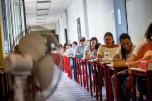 Maturità 2017 "facile" a Secondigliano: il tariffario fino a 5mila euro per ottenere il diploma