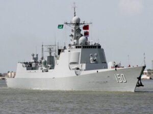 Cina sempre più vicina: tre navi della Marina cinese nel porto di Karachi