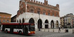 Piacenza, trans fermata su bus: sui documenti è maschio. "Discriminata davanti a tutti"