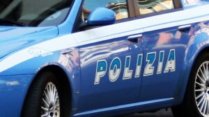 Guidonia (Roma), tentano rapina: poliziotto li vede e spara. Un morto e un ferito grave