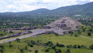 Messico, scoperto tunnel segreto sotto la Piramide della Luna a Teotihuacan