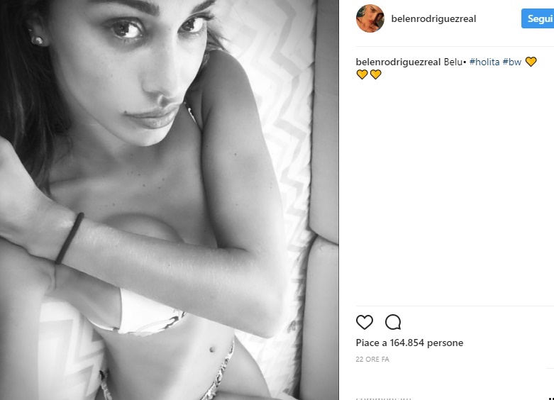 Belen Rodriguez, nella FOTO su Instagram in costume