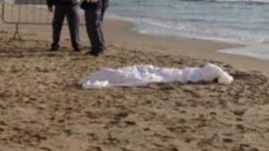 Lignano Sabbiadoro, cadavere in avanzata decomposizione trovato in mare