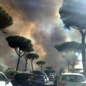 Roma, incendio Castel Fusano: fermato un altro uomo