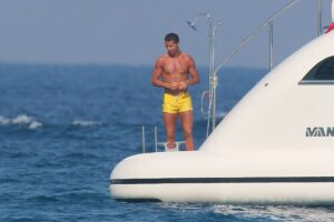 Cristiano Ronaldo, ancora guai: polizia tributaria sul suo yacht a Formentera