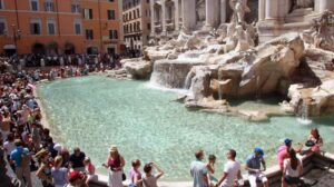 Roma. A Fontana di Trevi via al transito controllato. Sperimentazione di 80 giorni