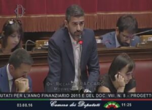 Riccardo Fraccaro (M5S): "I deputati scroccano anche la colazione ai cittadini"