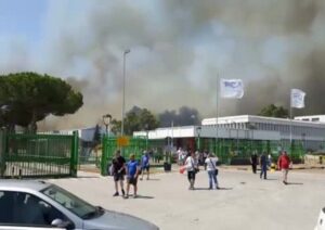 Incendi Termoli, sgomberato stabilimento Fiat. Sospesi treni fino a Campomarino