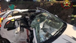 Calci (Pisa), auto finisce contro un albero: muoiono Alessio Stabile Pecora e Giuseppa Mosca