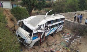 India, bus precipita nella scarpata: 30 morti
