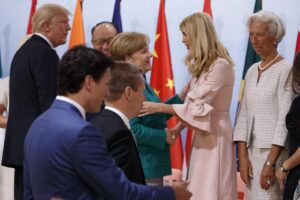 YOUTUBE Ivanka Trump prende il posto del padre al G20. Critiche negli Usa: "Non siamo una monarchia"