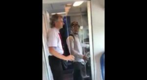 YOUTUBE Pendolare esasperato sul treno: "Io italiano pago il biglietto, gli altri..."