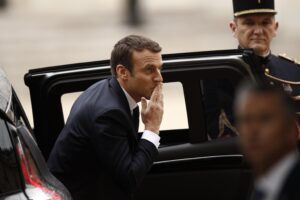 Libia. Ufficiale incontro a Parigi Sarraj-Haftar. Macron scavalca l'Italia, ultimo schiaffo
