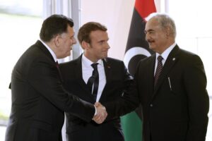 Libia, Sarraj-Haftar: accordo per cessate il fuoco e nuove elezioni. Macron ringrazia Italia
