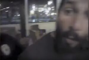 YOUTUBE Shia LaBeouf aggredisce i poliziotti e li insulta: arrestato (di nuovo)