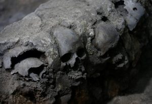 Messico. Una torre di teschi (676 crani) scoperta vicino al Templo Mayor azteco