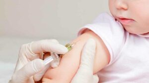 Vaccini, 10 obbligatori più 4 "consigliati attivamente". Non si perde patria potestà