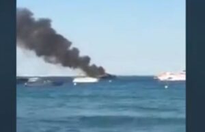 Yacht da 20 metri in fiamme a Saint Tropez