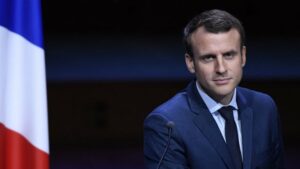 Emmanuel Macron spende più della moglie Brigitte sul trucco, 26 mila euro in 3 mesi di make up