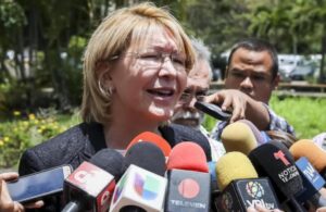 Venezuela, ex procuratrice Ortega Diaz fuggita in barca in Colombia: "Ho le prove della corruzione di Maduro"