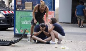 Attentato Barcellona, il testimone: 'Ho visto persone volare in aria"
