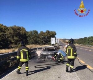 Barletta, incidente sulla statale. Auto prende fuoco: 3 morti carbonizzati