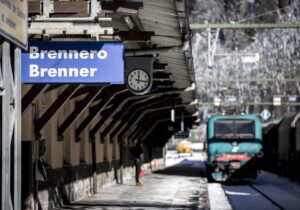 Austria invia 70 militari al Brennero per controllare il confine con l'Italia