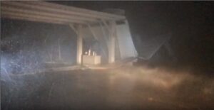 Uragano Harvey, il cacciatore di tempeste Jeff Piotrowski grida di paura VIDEO