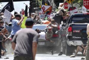 Donald Trump ci ripensa ancora: "A Charlottesville anche sinistra violenta"