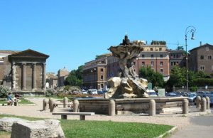 Bocca della Verità, Roma: olio di motore gettato da vandali nella fontana dei Tritoni