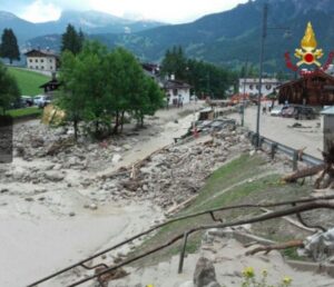 Frana a Cortina d'Ampezzo, geologo: "Sicurezza? Dovremmo radere al suolo le montagne"