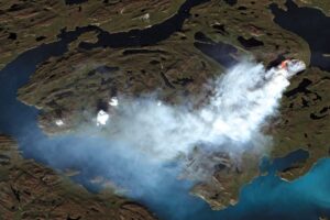 Groenlandia, brucia tutto anche lì: fiamme fino a 150 km dal Circolo polare artico