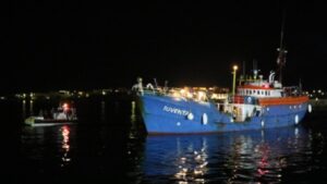 Migranti, nave ong fermata a Lampedusa: prima vittima del nuovo codice