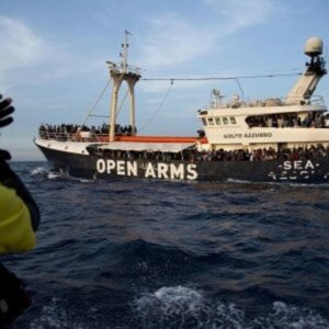 Nave Ong spagnola denuncia: "sequestrati e minacciati dalla guardia costiera libica"