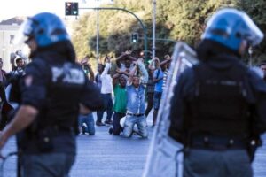 Roma, racket degli alloggi ai migranti: il cassiere eritreo fugge con 13mila euro dallo sgombero