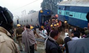 India, treno deraglia vicino Khatauli: 23 morti