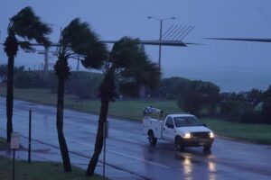 Uragano Harvey declassato a tempesta tropicale ma...fa due morti