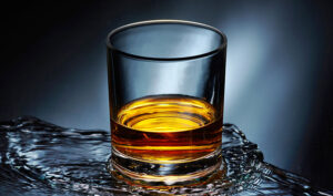 Whisky perfetto, il segreto qualche goccia d'acqua. Perché? Svelato il mistero