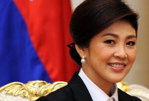 Thailandia, colpo di scena al processo: ex leader Yingluck si dà malata, scatta l'ordine d'arresto