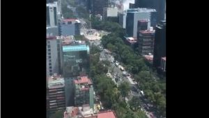 Città del Messico, 2 forti scosse di terremoto in 12 secondi: 7,4 e 6.8. Abitanti in strada, tremano palazzi VIDEO