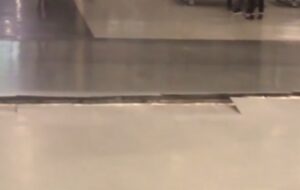 YOUTUBE Terremoto in Messico, in aeroporto la scossa fa sollevare il pavimento