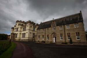 Scozia: nell'orfanotrofio delle suore cattoliche, i resti di 400 bambini nella fossa comune