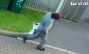 YOUTUBE Attentato Londra, il video del terrorista: cappello e busta con la bomba in mano
