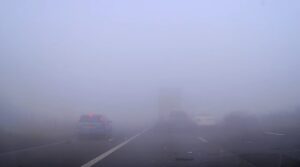 YOUTUBE Nebbia in autostrada: donna evita la morte per una frazione di secondo