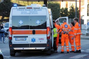 Milano, anziano travolto da camionetta Esercito: è gravissimo