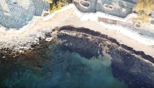  Grecia, affonda petroliera, greggio finisce in mare a Salamina: VIDEO drone