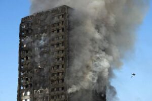Grenfell Tower Londra, dopo l'incendio il ricordo-incubo: 20 sopravvissuti hanno tentato il suicidio